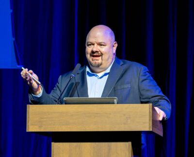 校長　Daniel D. Eschtruth