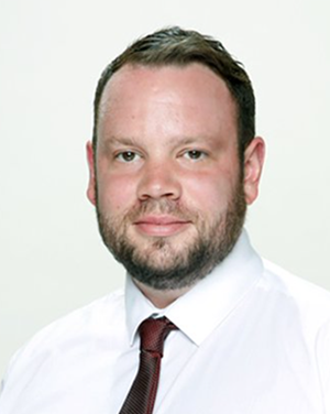 校長：Paul Farrell